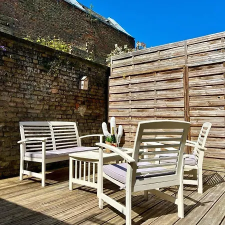 L' Appart' , Tendance Et épuré Avec Bel Extérieur, Proche Du Centre