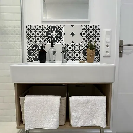 L' Appart' , Tendance Et épuré Avec Bel Extérieur, Proche Du Centre Appartement